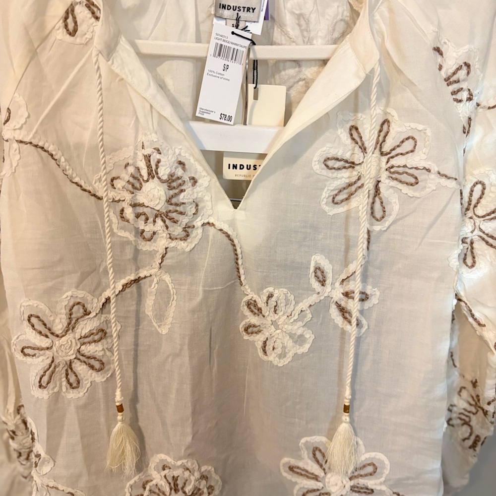 Industry Embroidered Cream Women's Top nwt - Picture 2 of 6